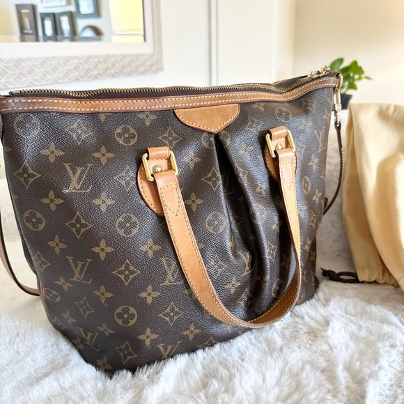 Louis Vuitton Monogram Canvas Palermo PM
Shoulder Bag. - Picture 2 of 9